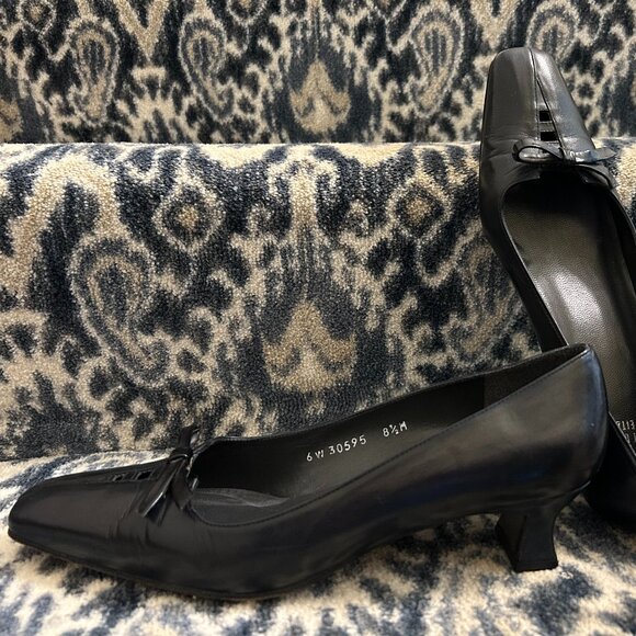 Navy Stuart Weitzman kitten heel pumps - Picture 2 of 10